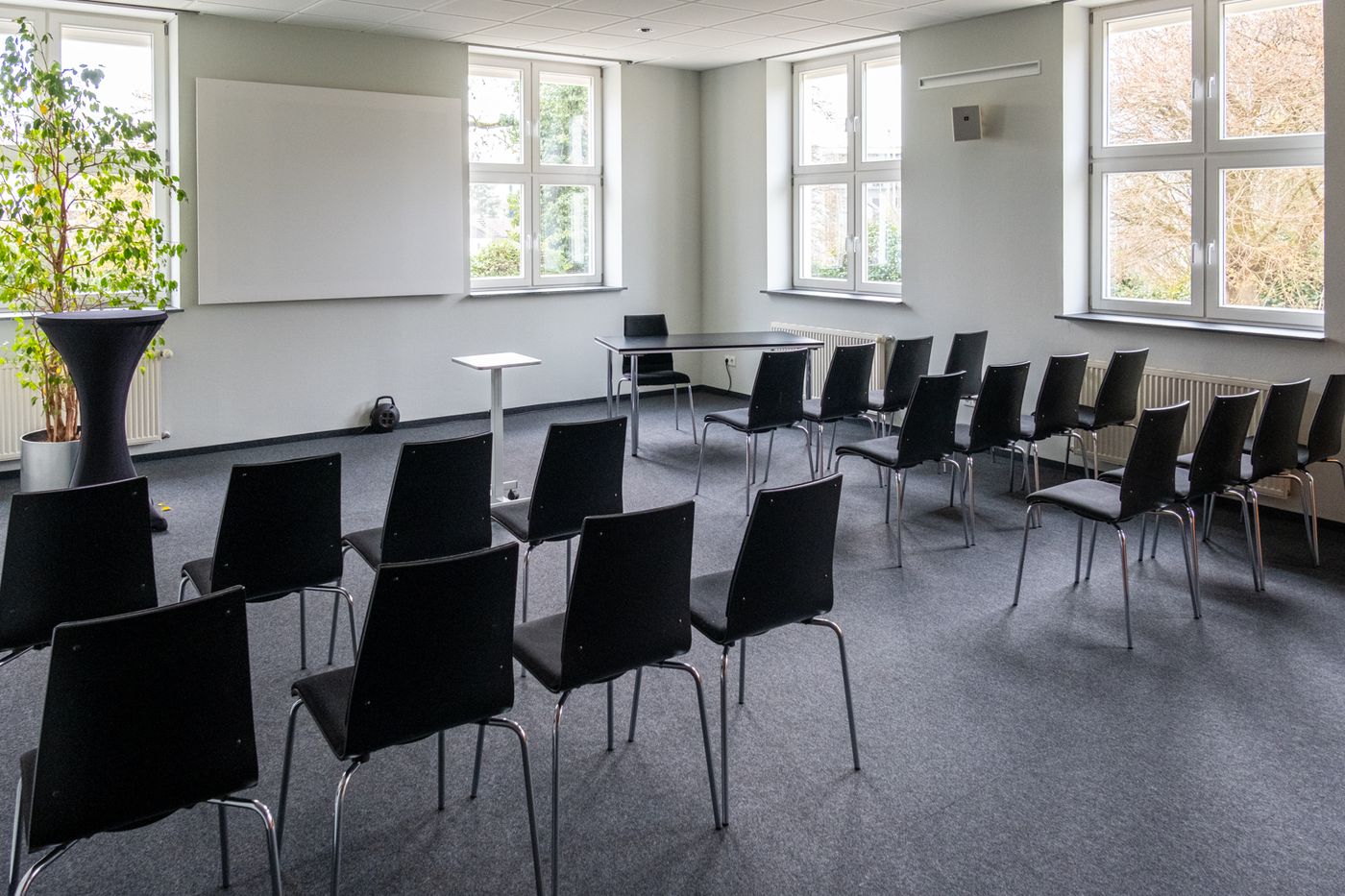 Konferenzraum im RIZ mit Kinobestuhlung